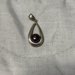 Sophisticated Silver and Black Pearl Teardrop Necklace